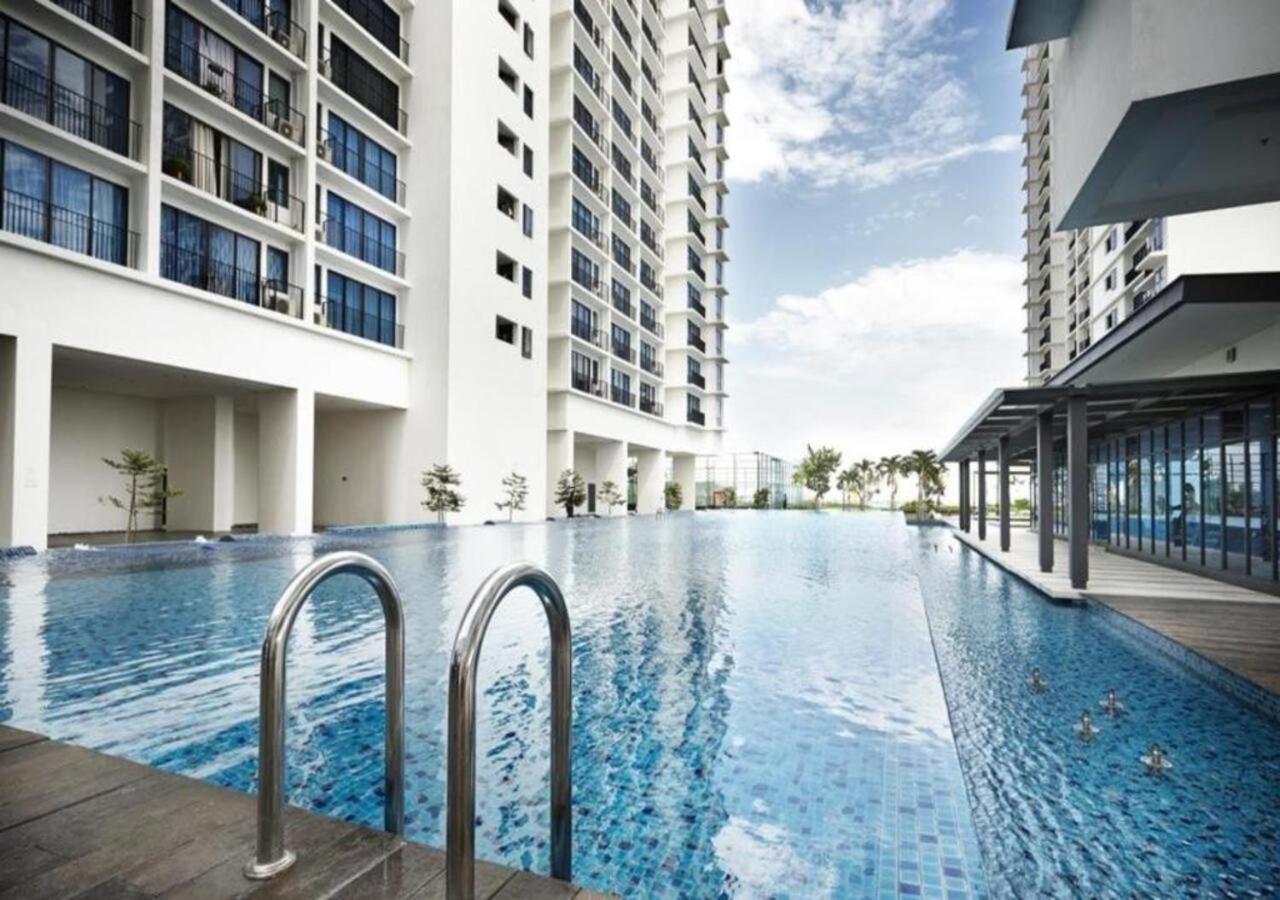Peanut Butter Homestay #Trefoil Setia City Setia Alam Exterior photo